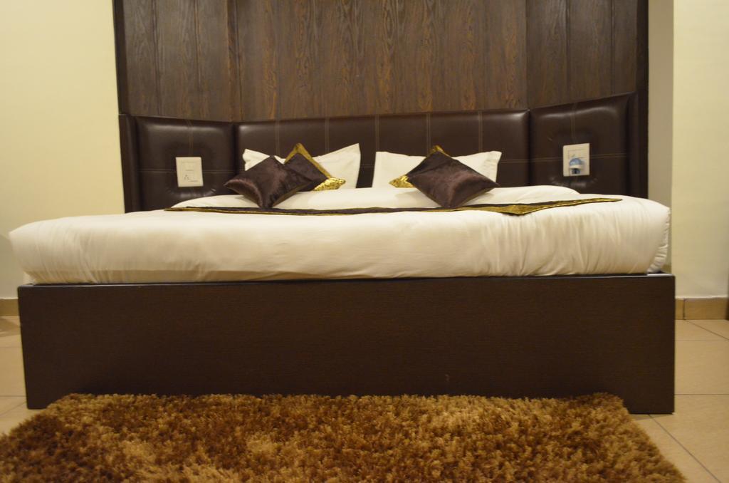 Red Orchid Meerut Phòng bức ảnh