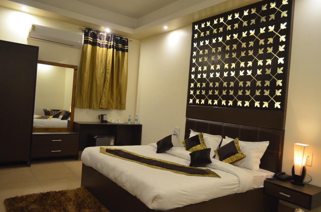 Red Orchid Meerut Phòng bức ảnh