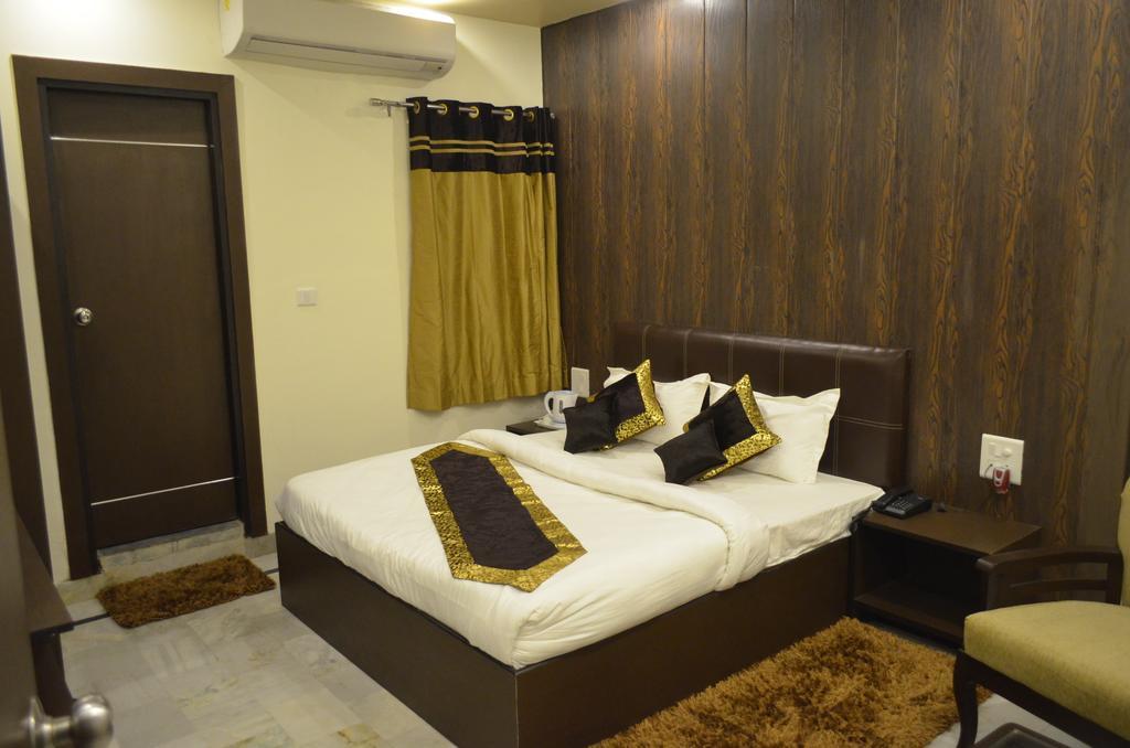 Red Orchid Meerut Phòng bức ảnh