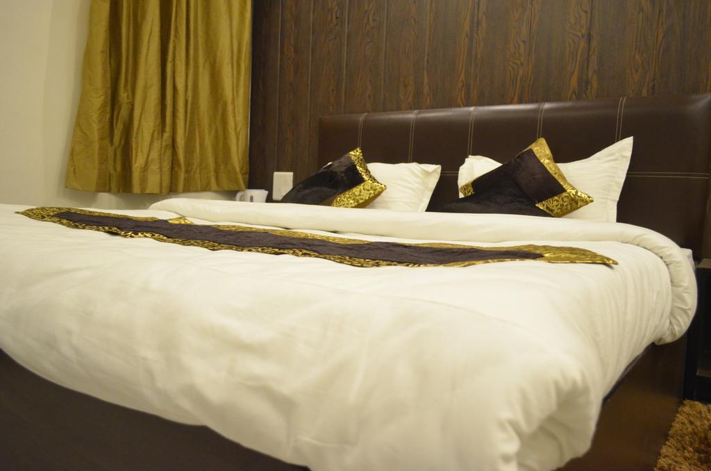 Red Orchid Meerut Phòng bức ảnh