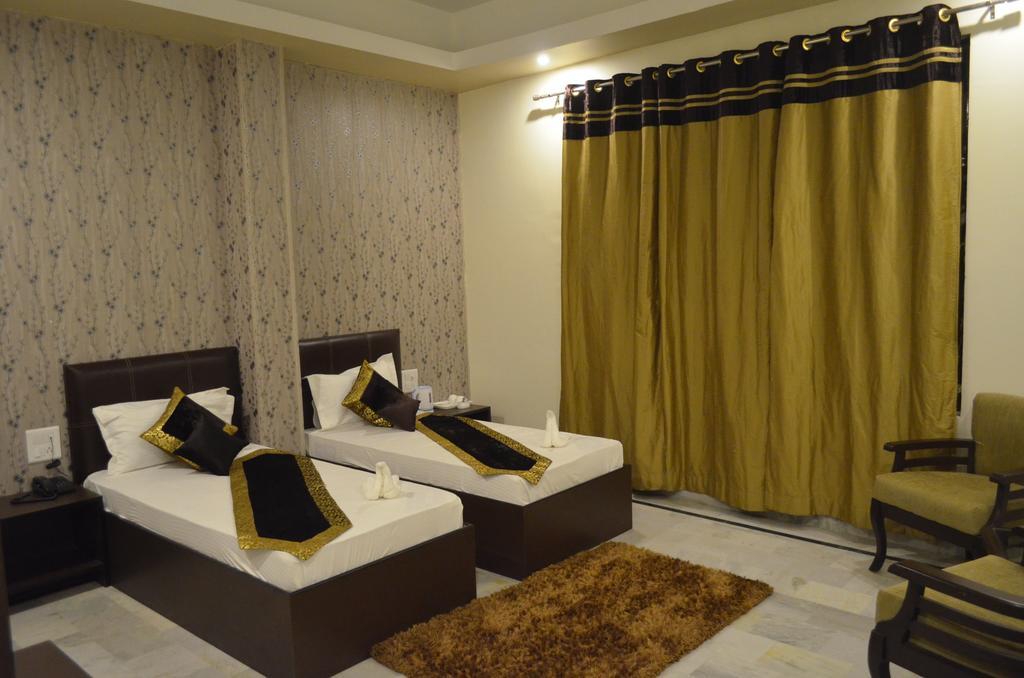 Red Orchid Meerut Phòng bức ảnh